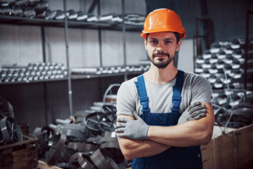 Portrait of a young worker in a hard hat at a large metalworking plant. Shiftman on the warehouse of finished products.
Рабочая неделя