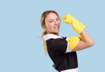 Директора школы оштрафовали за принятие на работу уборщицы с нарушением требований